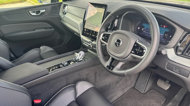 Volvo XC60 2.0 B5P Plus Black Edition 5dr AWD Geartronic Petrol Estate